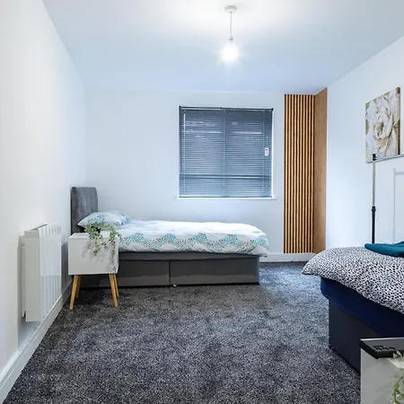 Spacious Ground Floor Apt Near Old Trafford Stadium Manchester Exterior photo