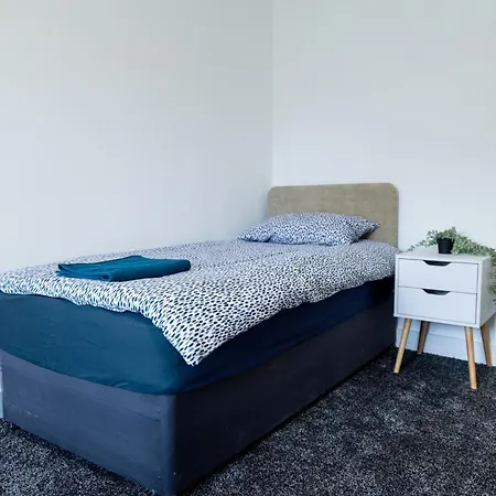 Spacious Ground Floor Apt Near Old Trafford Stadium Manchester Exterior photo