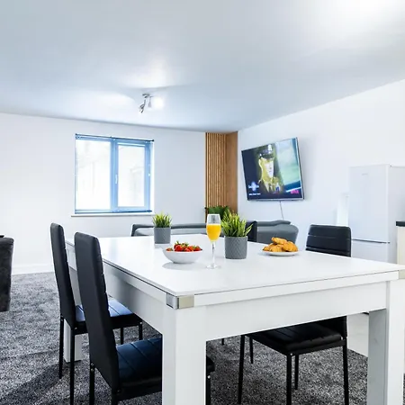 Spacious Ground Floor Apt Near Old Trafford Stadium Manchester Exterior photo