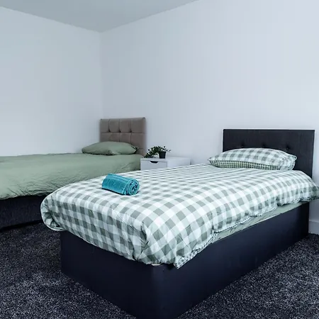 Spacious Ground Floor Apt Near Old Trafford Stadium Manchester Exterior photo