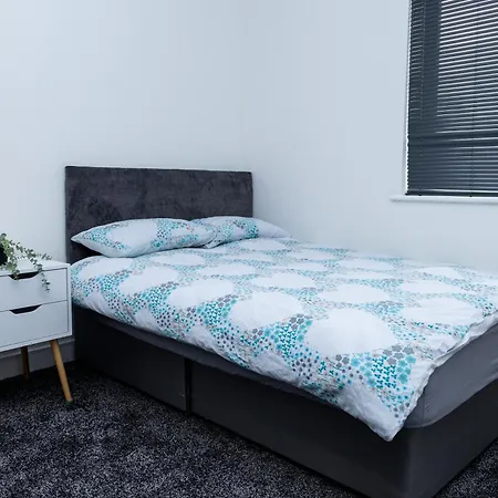 Spacious Ground Floor Apt Near Old Trafford Stadium Manchester Exterior photo
