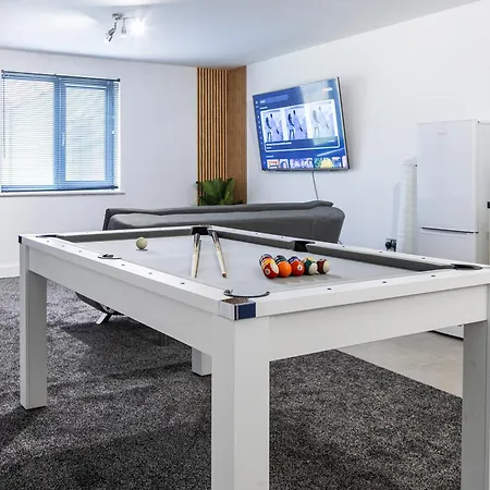 Spacious Ground Floor Apt Near Old Trafford Stadium Manchester Exterior photo